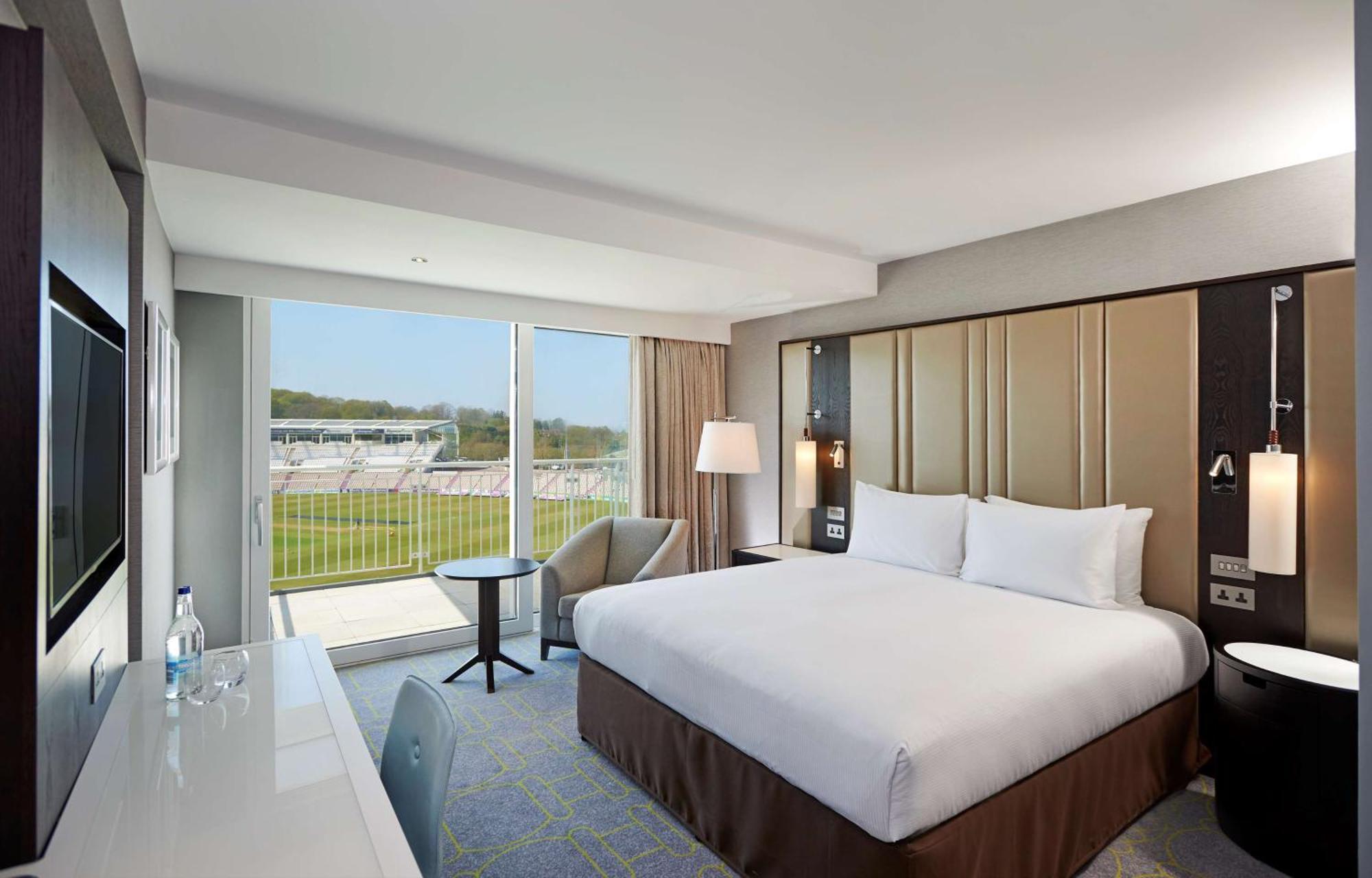 Deluxe Queen Room,1535186905:JPEG
